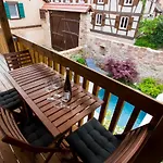 Meubles De Tourisme Griotte Et Cannelle *