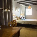Meubles De Tourisme Griotte Et Cannelle *