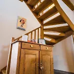 Meubles De Tourisme Griotte Et Cannelle Appartement *