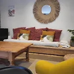 Meubles De Tourisme Griotte Et Cannelle Appartement