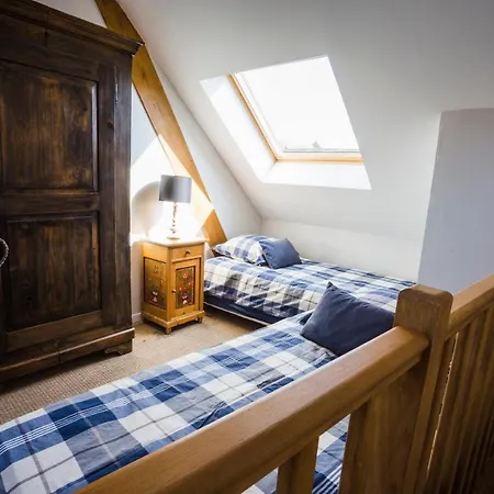 Meubles De Tourisme Griotte Et Cannelle *