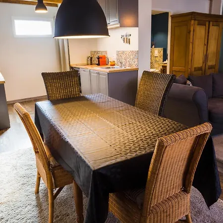 Apartment Meubles De Tourisme Griotte Et Cannelle *