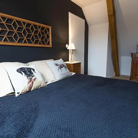 Meubles De Tourisme Griotte Et Cannelle *