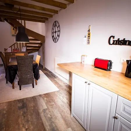 Meubles De Tourisme Griotte Et Cannelle