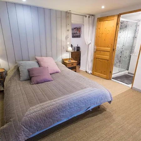 Meubles De Tourisme Griotte Et Cannelle *