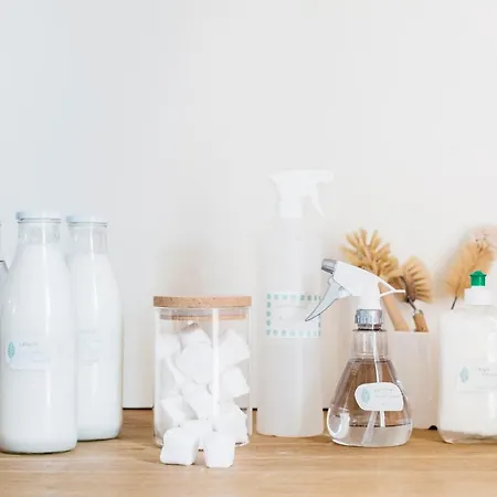 Meubles De Tourisme Griotte Et Cannelle *