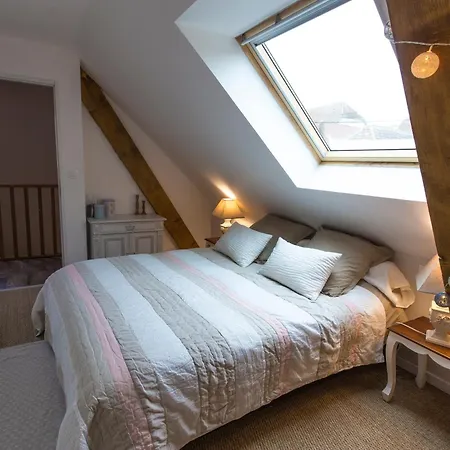 Meubles De Tourisme Griotte Et Cannelle *